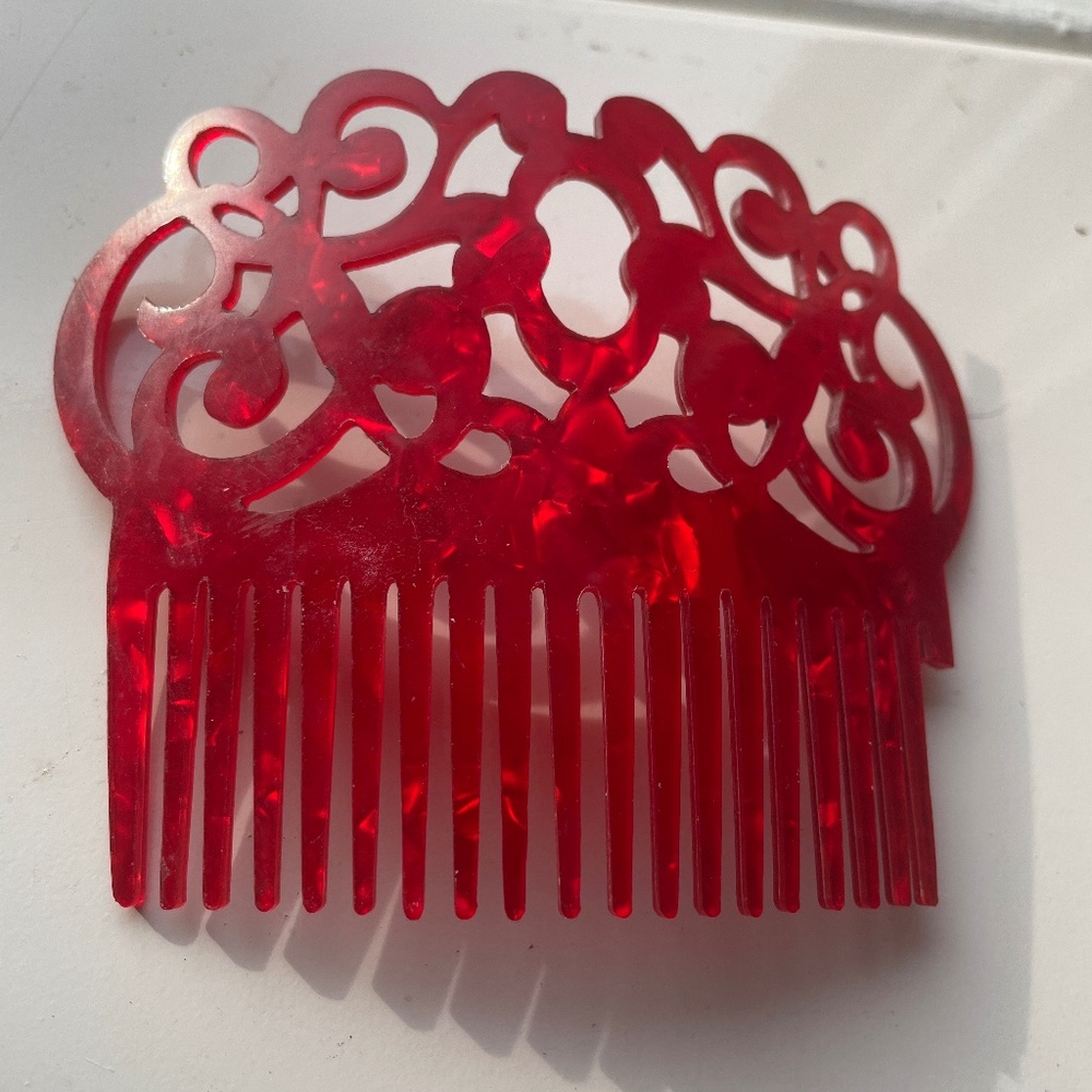 Red flamenco inspired comb hairpiece